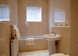 SeaBreeze2/Bathroom.JPG