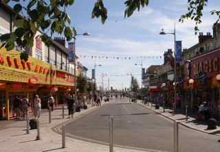 VisitClacton/AmusementsQlowSmall.jpg