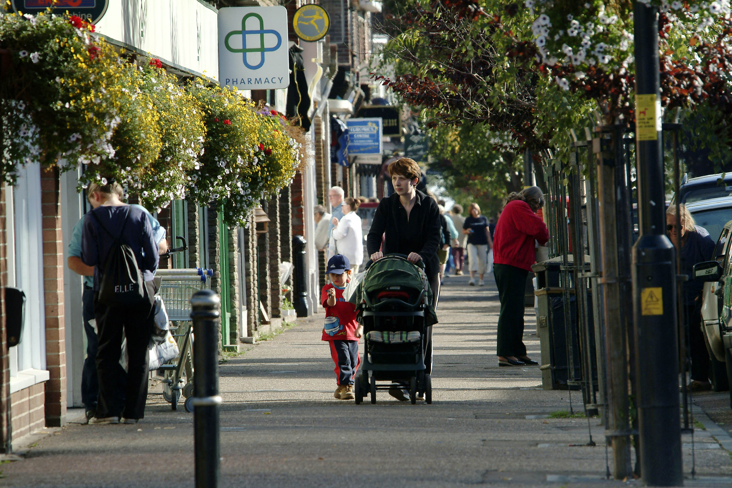 VisitEssexFrinton/VE-FrintonTreelinedshopping.jpg